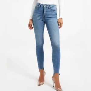 Good American | Good Waist Step Hem Jeans |
INDIGO201 | Size 6/28